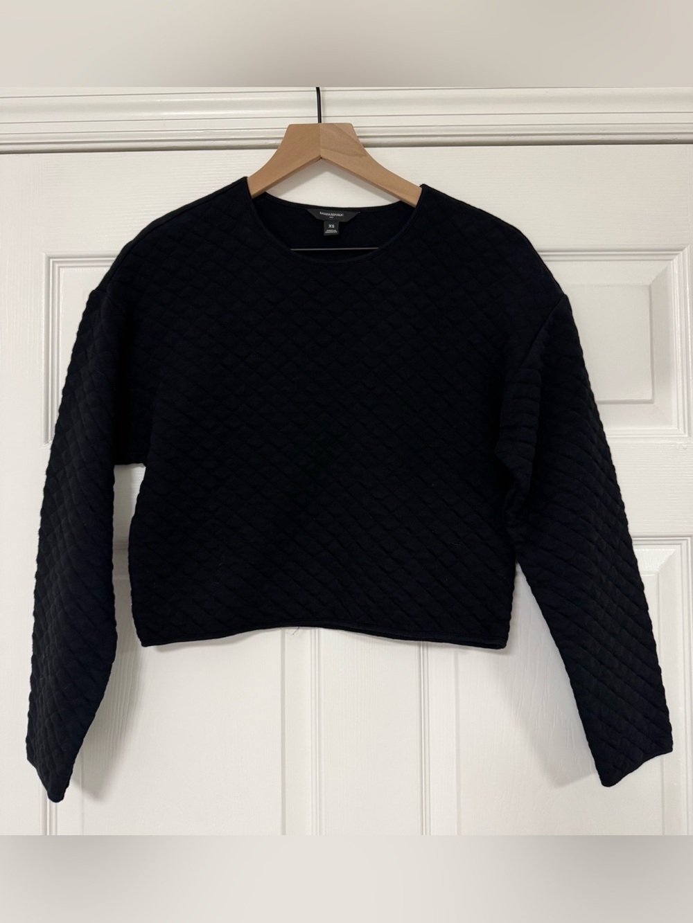 EUC Quilted Black Cropped Sweatshirt